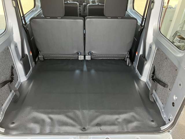 Daihatsu Hijet Cargo 4