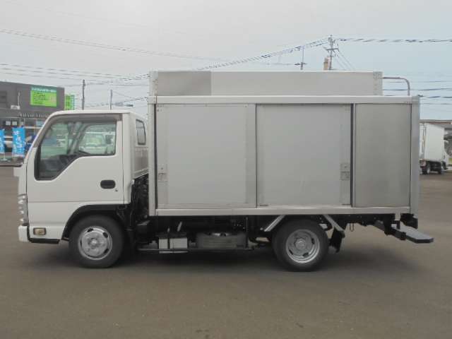 Isuzu Elf 2