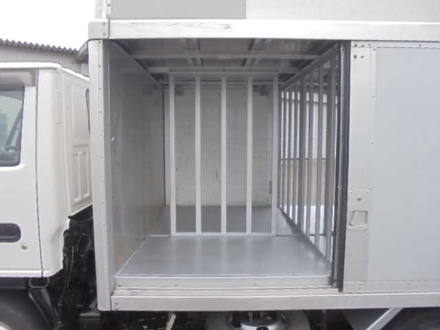 Isuzu Elf 7