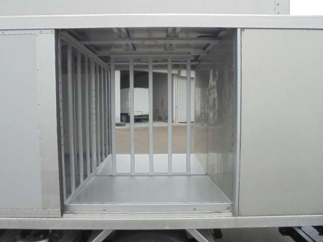 Isuzu Elf 8