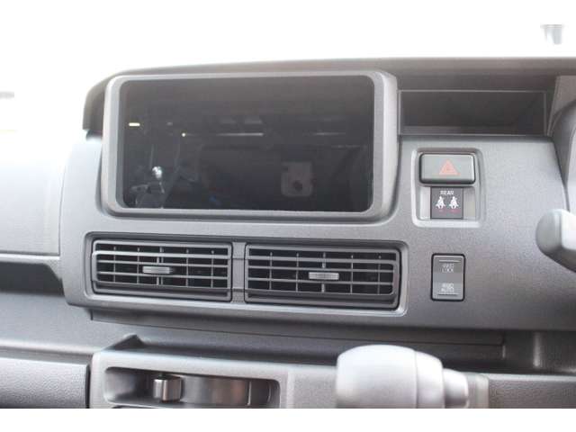 Daihatsu Hijet Cargo 5