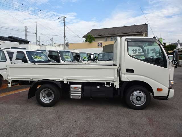 Hino Dutro 9