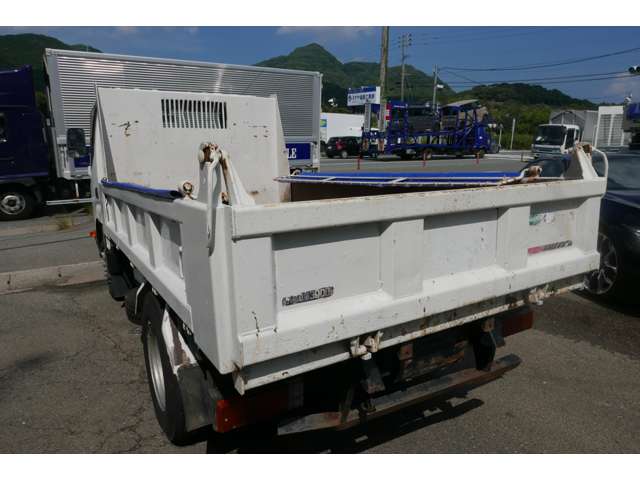 Hino Dutro 9