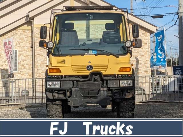 Mercedes-Benz Unimog 4