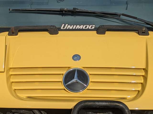 Mercedes-Benz Unimog 8