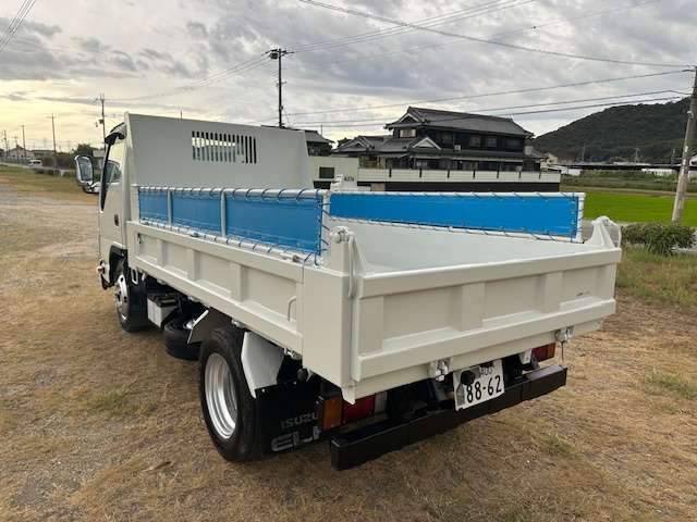 Isuzu Elf 7