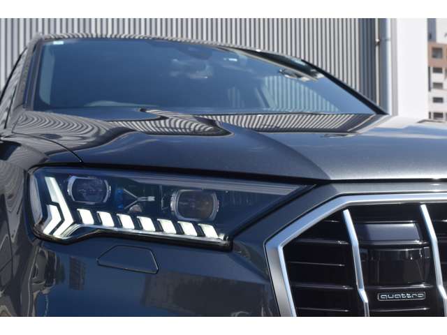 Audi Q7 4