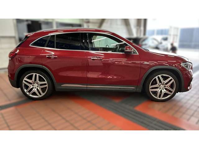 Mercedes-Benz GLA-Class 5