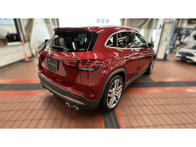 Mercedes-Benz GLA-Class 6