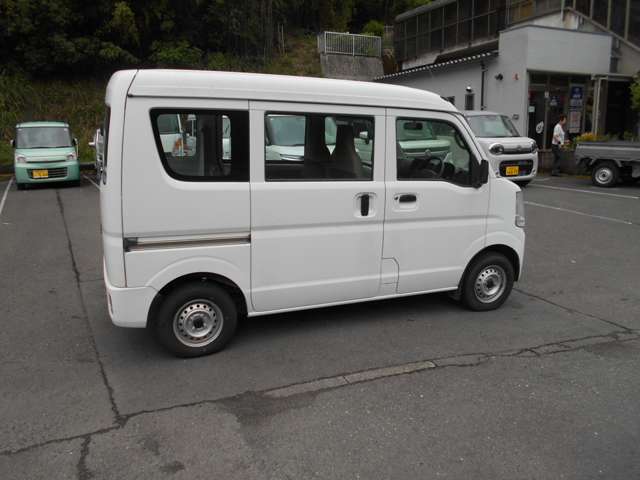 Mitsubishi Minicab Van 8