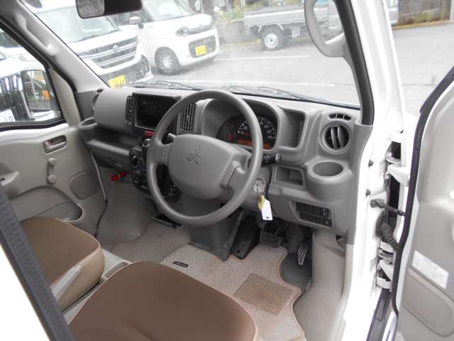 Mitsubishi Minicab Van 10