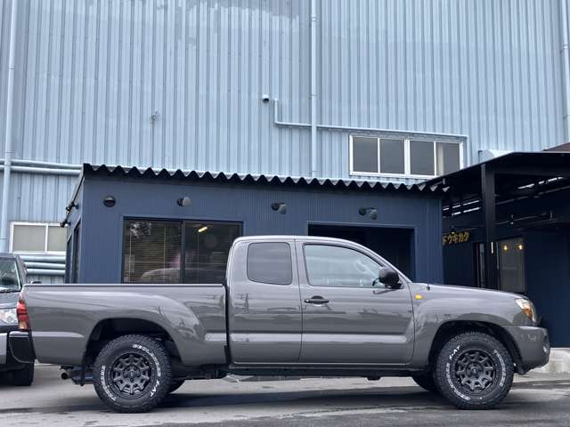 Toyota Tacoma 4
