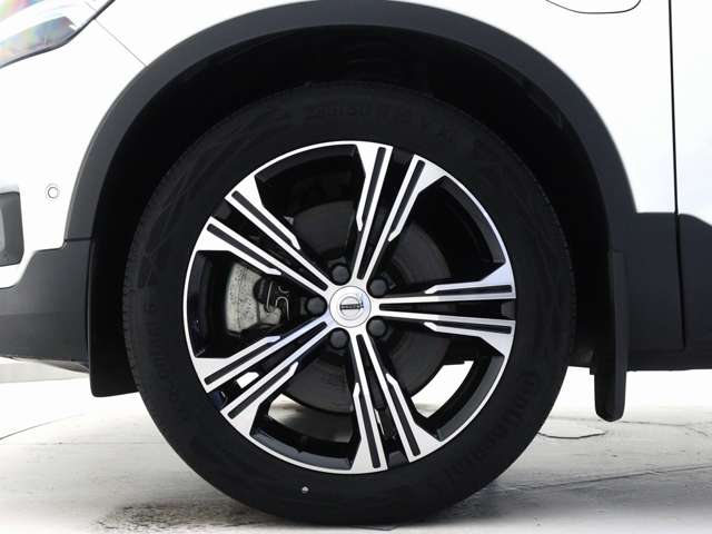 Volvo XC40 9