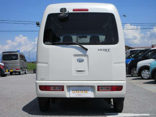 Daihatsu Hijet Cargo 6