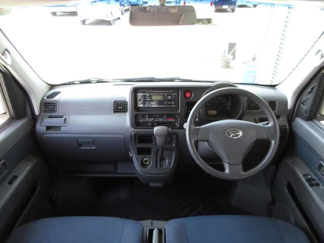 Daihatsu Hijet Cargo 8