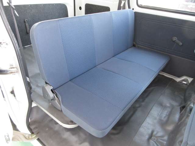 Daihatsu Hijet Cargo 10