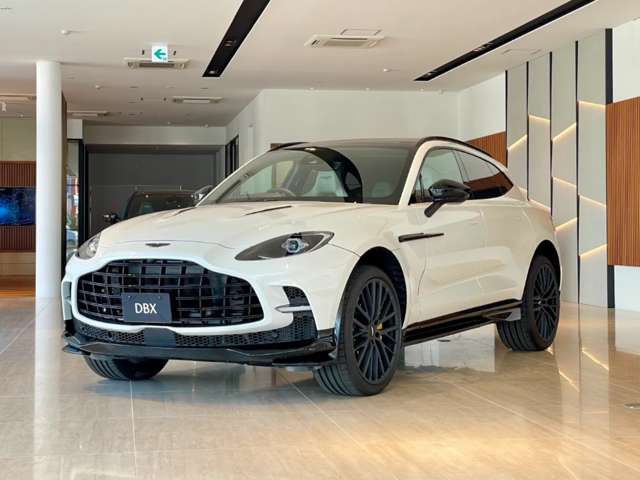 Aston Martin DBX 10