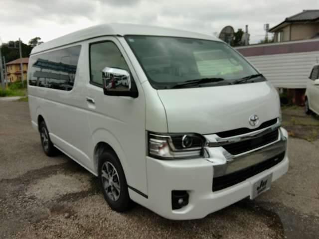 Toyota Hiace 2