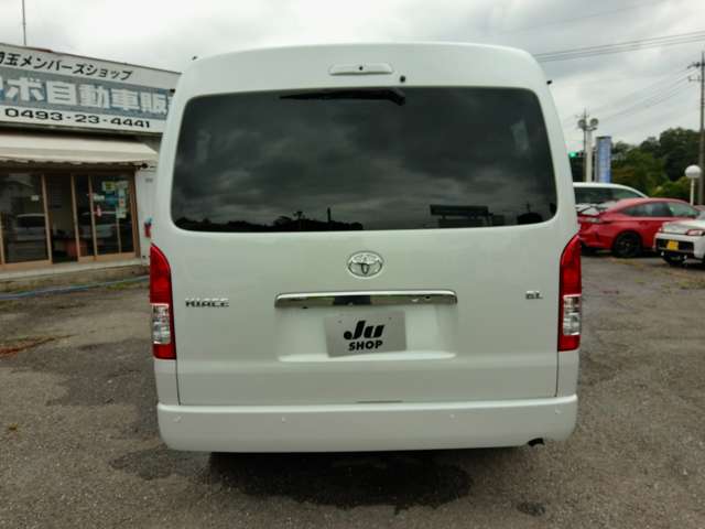 Toyota Hiace 4