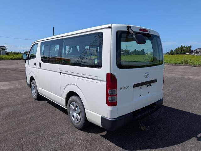 Toyota Hiace Van 4