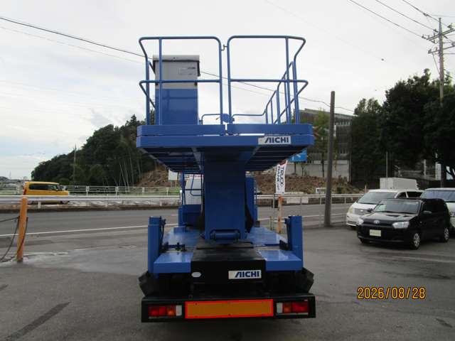 Isuzu Elf 6