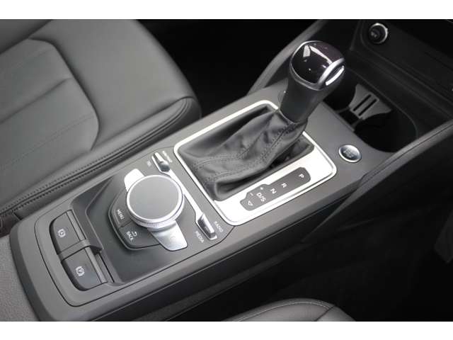 Audi Q2 5