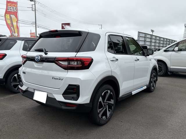 Daihatsu Rocky 11