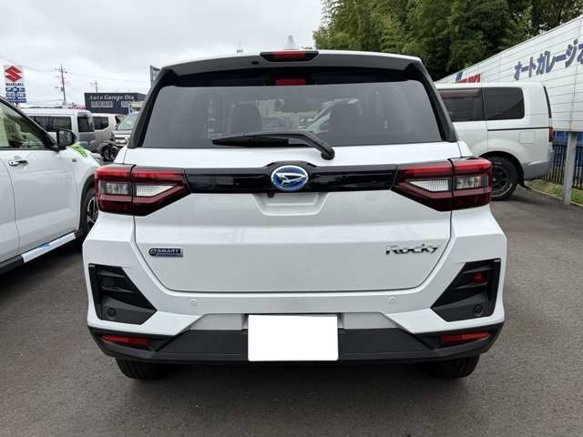 Daihatsu Rocky 12