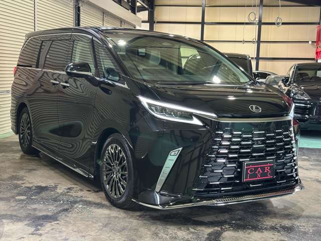 Lexus LM 4