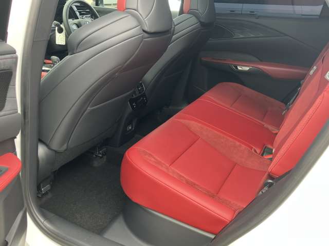 Lexus RX 9