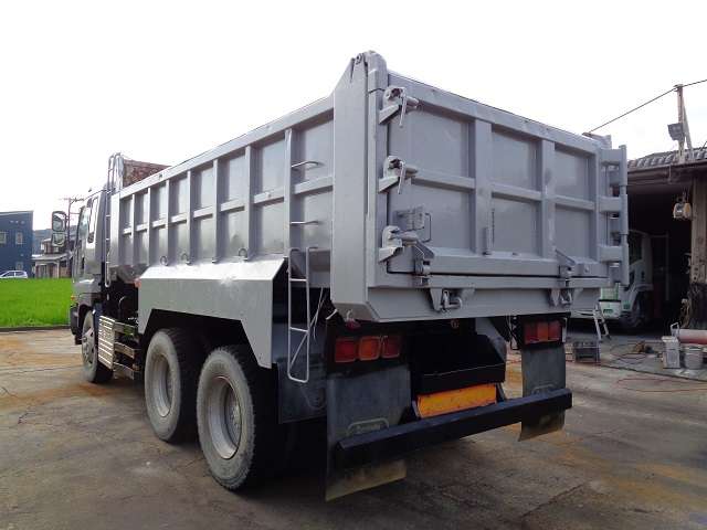 Isuzu Giga 4