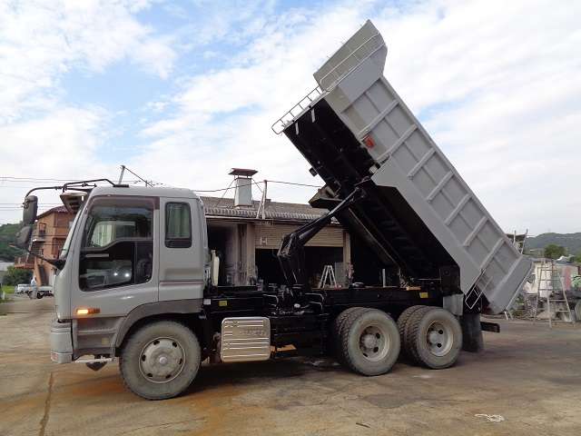 Isuzu Giga 6