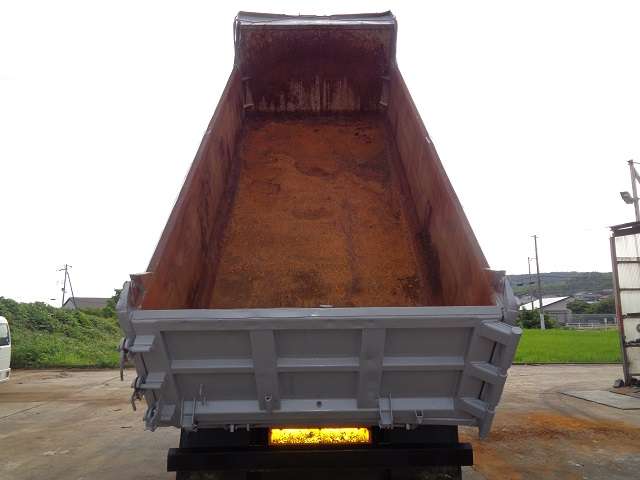 Isuzu Giga 7