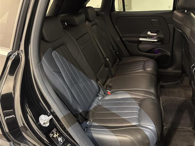 Mercedes-Benz GLA-Class 4
