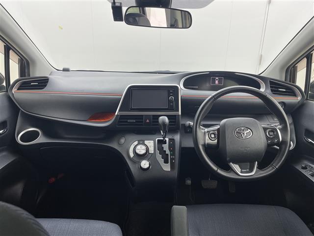Toyota Sienta 4