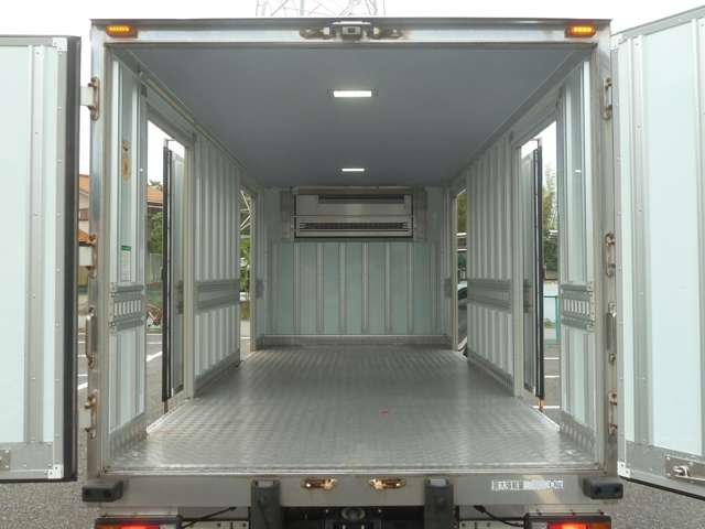 Mitsubishi Fuso Canter 9