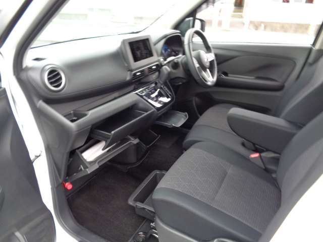 Mitsubishi eK X 11