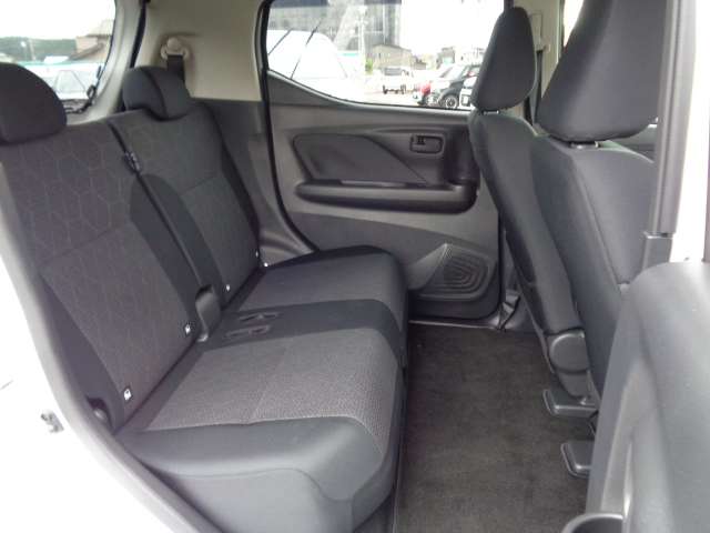 Mitsubishi eK X 6