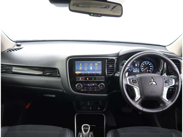 Mitsubishi Outlander PHEV 4