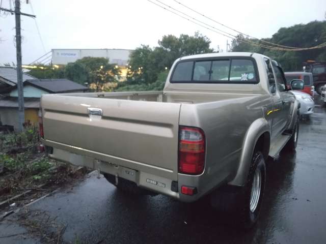 Toyota Hilux 6