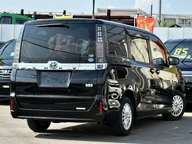 Toyota Voxy 5