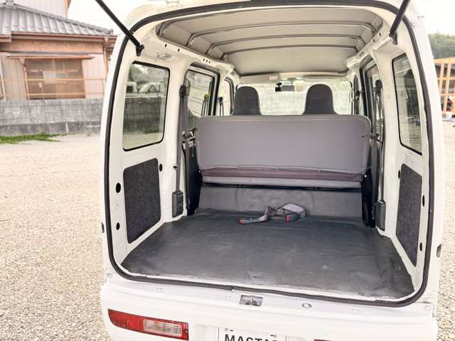 Daihatsu Hijet Cargo 2
