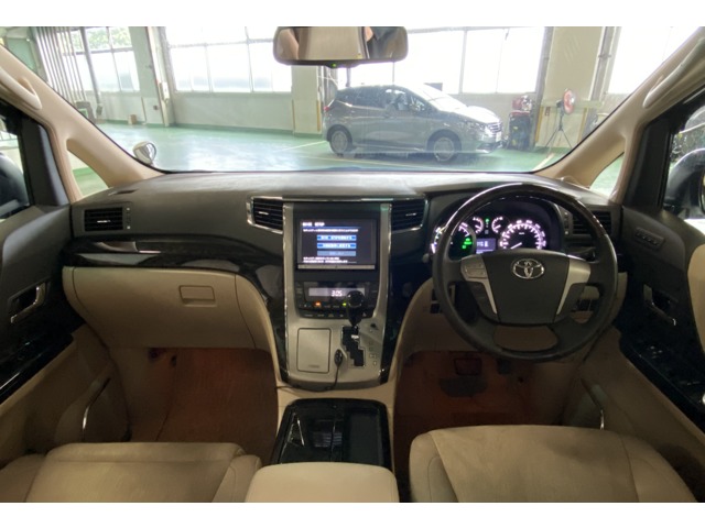 Toyota Vellfire Hybrid 2