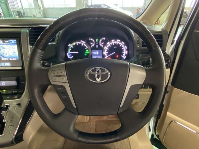 Toyota Vellfire Hybrid 8