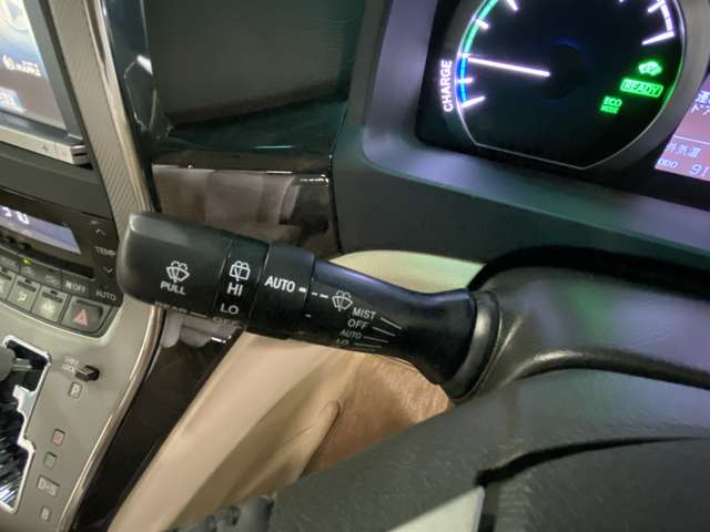 Toyota Vellfire Hybrid 10