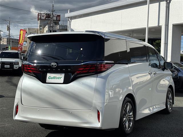 Toyota Alphard 3