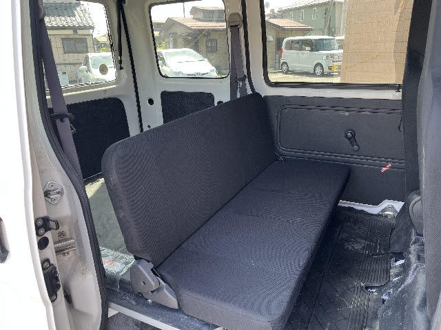 Daihatsu Hijet Cargo 11