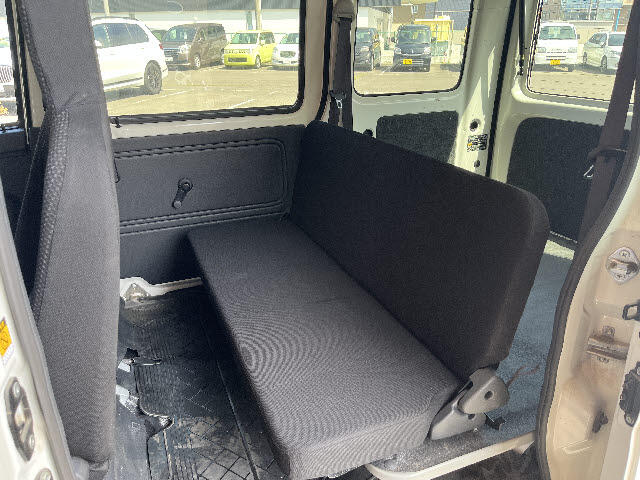 Daihatsu Hijet Cargo 12
