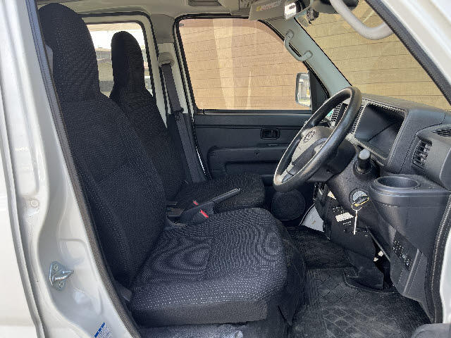 Daihatsu Hijet Cargo 10
