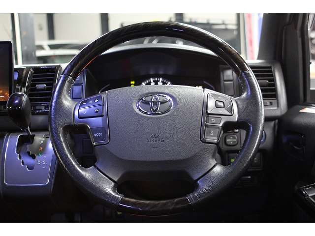 Toyota Hiace Van 11